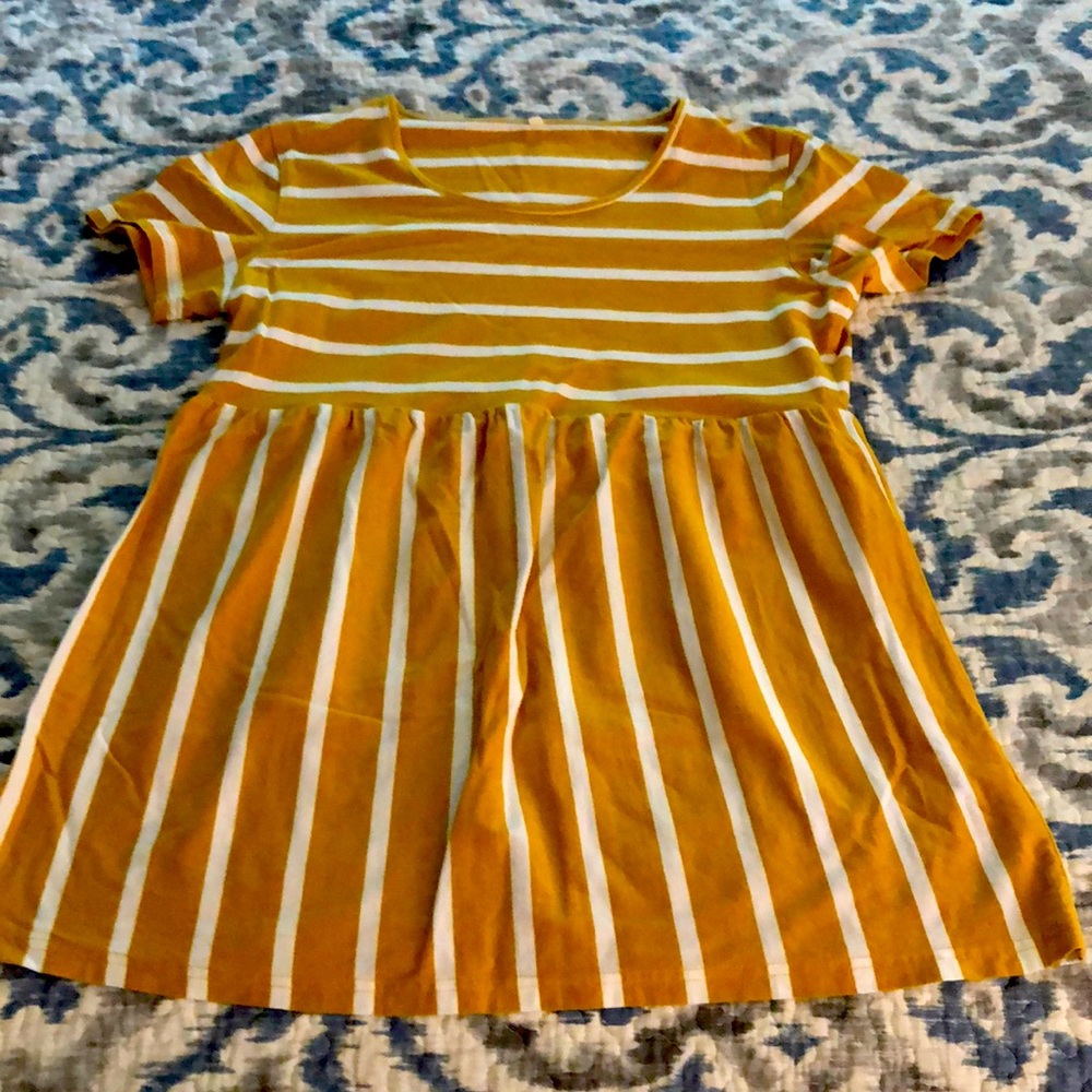 Short sleeve maternity top